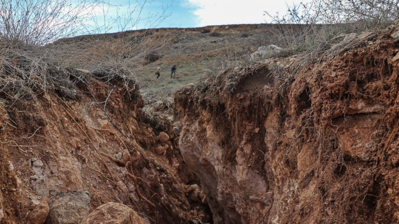 Malatya'de depremin etkisi! Geyiktepesi'nde metrelerce yarık oluştu...