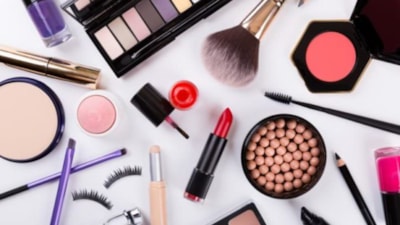 Oruçluyken makyaj yapılır mı? Oruç tutarken yapılan makyaj orucu bozar mı? İşte Diyanet'in açıklaması...