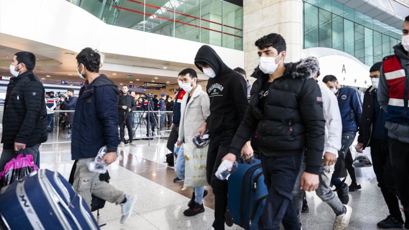 Göç İdaresi Başkanlığı son rakamları paylaştı: Bu yıl sınır dışı edilen göçmen sayısı 21 bini aştı