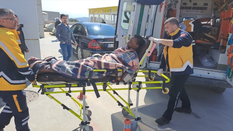 Düzensiz göçmenler Yunanistan'dan itildi! 38'i kurtuldu, 4'ünün cesedine ulaşıldı...