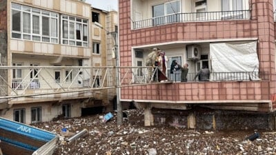 Şanlıurfa'da sel nedeniyle mahsur kalanları kurtarma çalışmaları sürüyor