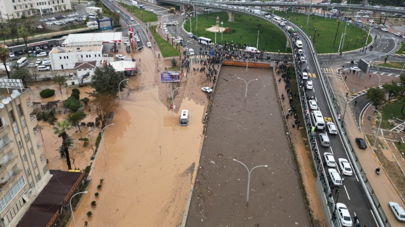 Şanlıurfa'da metrekareye 6 ayda düşen 200 kilogram yağış, 1 günde düştü