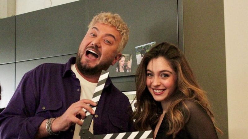 Onur Büyüktopçu, saçlarını sarıya boyattı