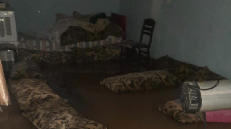 Mardin'de ilkokulu ve evleri su bastı