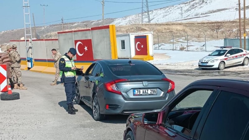 Van'daki uygulama noktası!  30 kişi kıskıvrak yakalandı