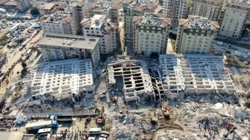 7 bin kişilik Telegram grubu, Rönesans Rezidans'ta kayıp yakınlarını arayanlara umut oldu