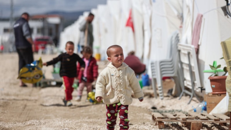 Hataylı depremzedeler kayıplara rağmen hayata tutunuyor