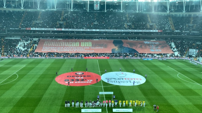 Beşiktaş taraftarından 18 Mart'a özel pankart