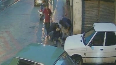 Osmaniye’de kaza sonrası ilginç anlar: Çarptı, sonra gidip öptü