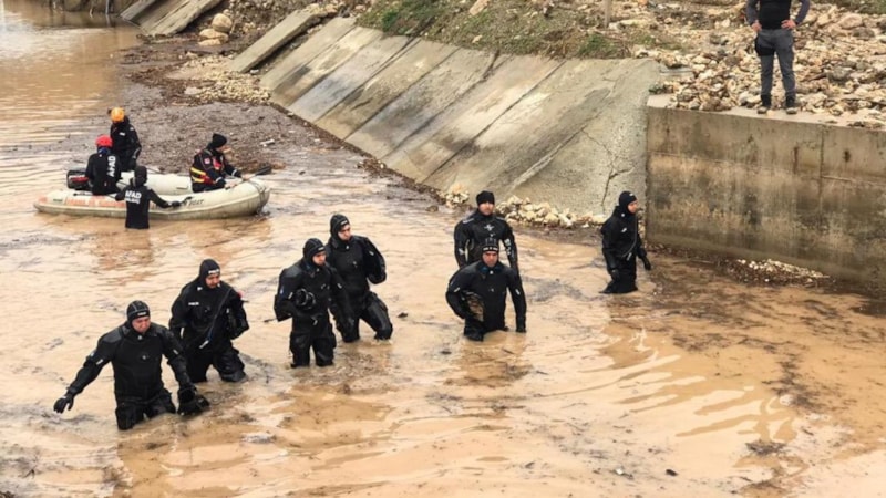 Mehmetçik, sel bölgesinde arama-kurtarma çalışmalarını sürdürüyor