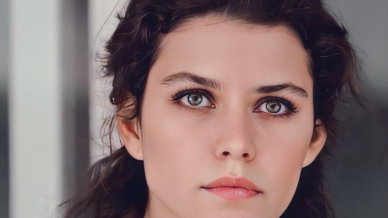 Beren Saat annesini paylaştı