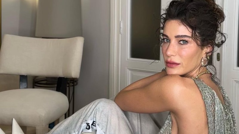 Berrak Tüzünataç'tan yeni poz geldi