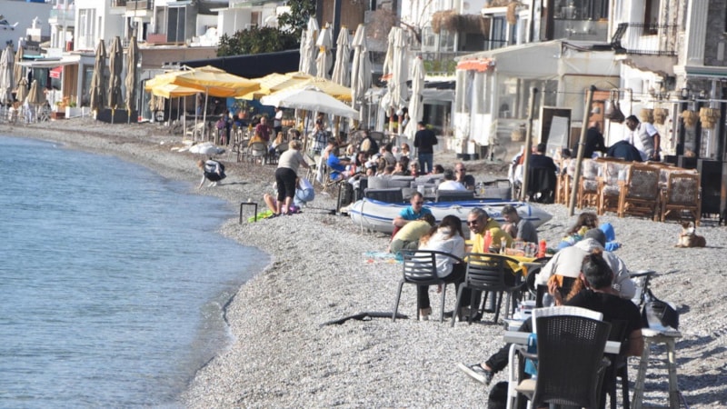 Bodrum'da sıcak havada sahil keyfi