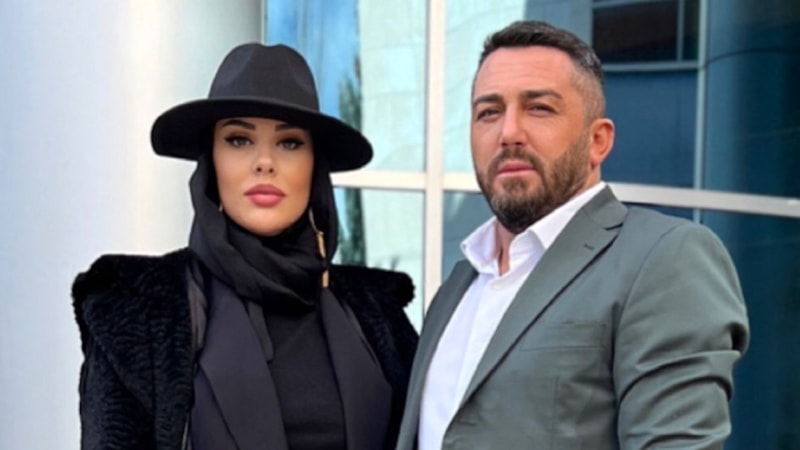 Ferdi Tayfur ve Necla Nazır'ın kızı Tuğçe Tayfur tesettüre girdi