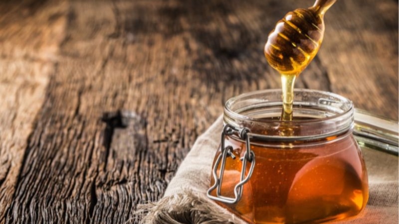 Yatmadan önce balın üzerine dökülüyor! Bu karışım doktorların bile gözdesi...