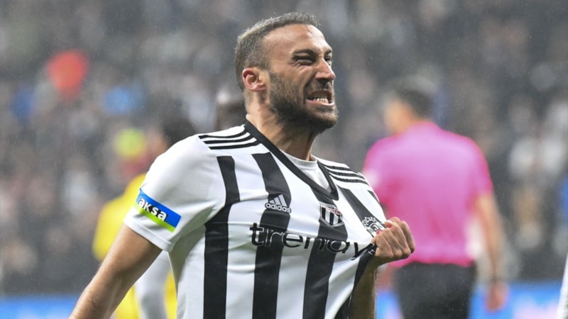 Cenk Tosun: Beşiktaş’ta devam edeceğim