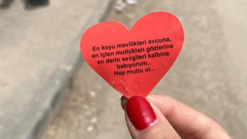 Hatay'da depremde yıkılan binaların enkazında anılar kaldı