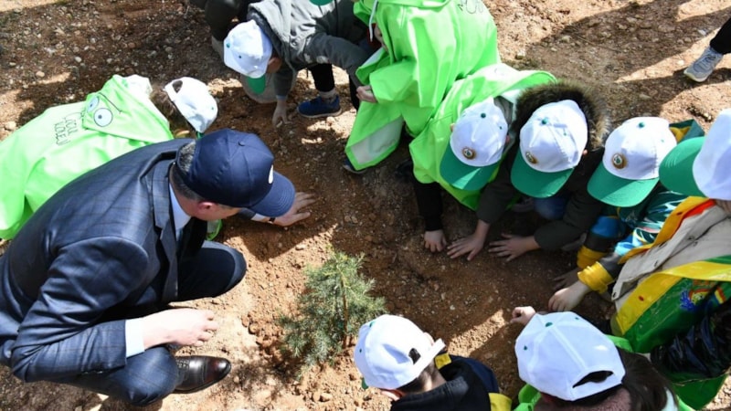 Isparta’da, depremde ölenler için 400 fidan dikimi gerçekleştirildi