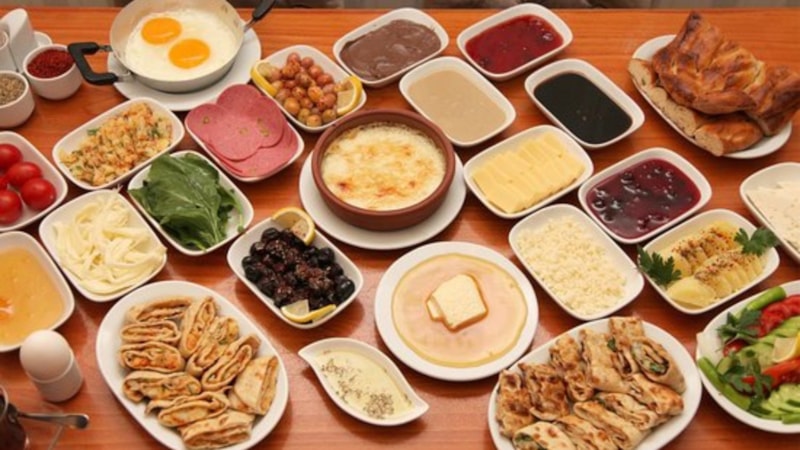 Ramazan boyunca yemeyin! Gün boyu susatıyor! Sahurda uzak durmanız gerekenler...