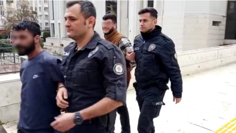 Balıkesir'de hırsızlıktan yakalandı! Cezaevine gülerek gitti