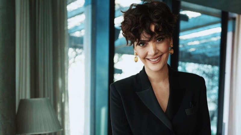 Bergüzar Korel, depremzedeler için toplanan yardım kolisindeki eşyaya öfkelendi