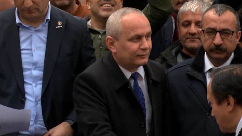 İlahiyatçı Cemil Kılıç'ın basın açıklamasında gerginlik