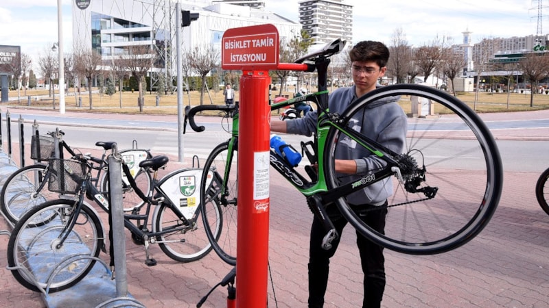 Türkiye'nin en uzun bisiklet yoluna sahip Konya'da, tamir istasyonu sayısı arttı