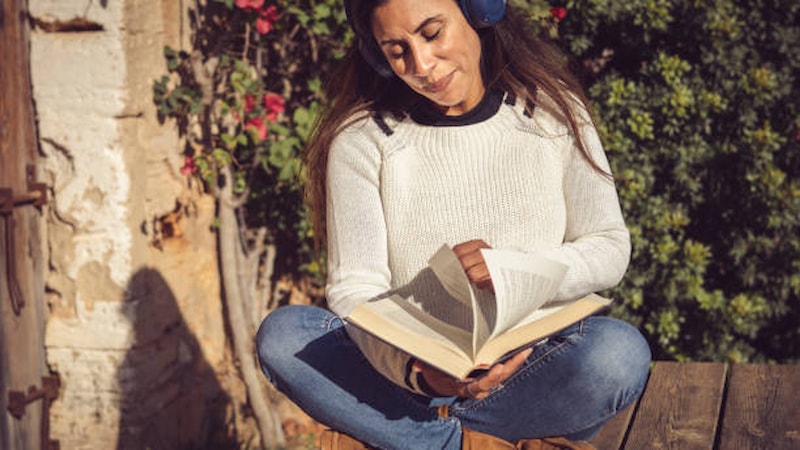 Kitap okurken müzik dinlemek