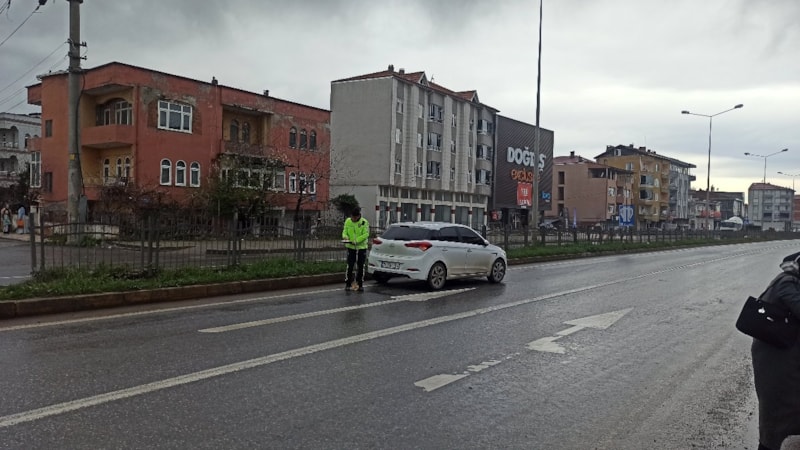 Samsun'da yolun karşına geçen 5 yaşındaki çocuk aracın altında kaldı