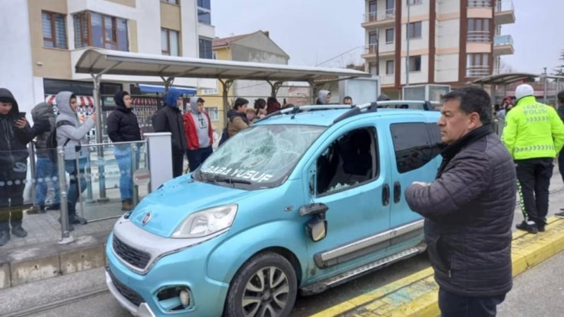 Eskişehir'de tramvay yolundan giden aracın çarptığı 17 yaşındaki Kader hayatını kaybetti