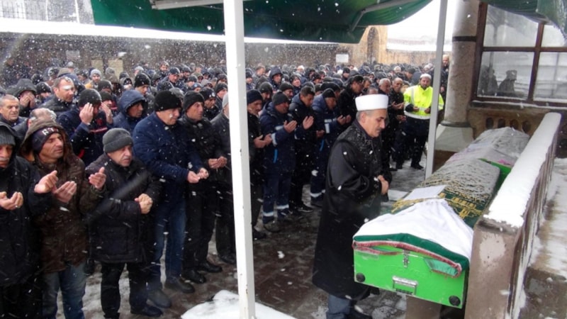 Yozgat'ta eşi tarafından öldürülen Rabia'nın cansız bedeni toprağa verildi