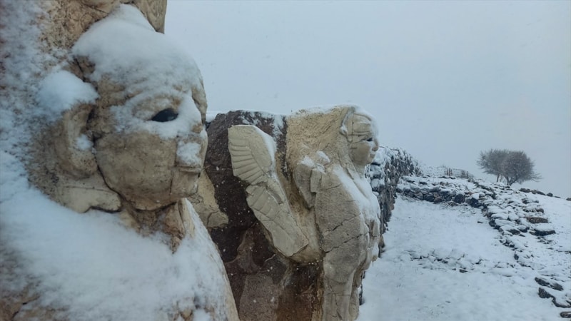 Çorum beyaz örtüye büründü! Kar yağışı etkisini sürdürüyor