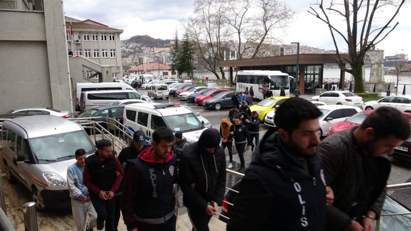 Zonguldak'tan 30 kişiyle mesajlaşarak 1,5 milyon lira dolandırdı