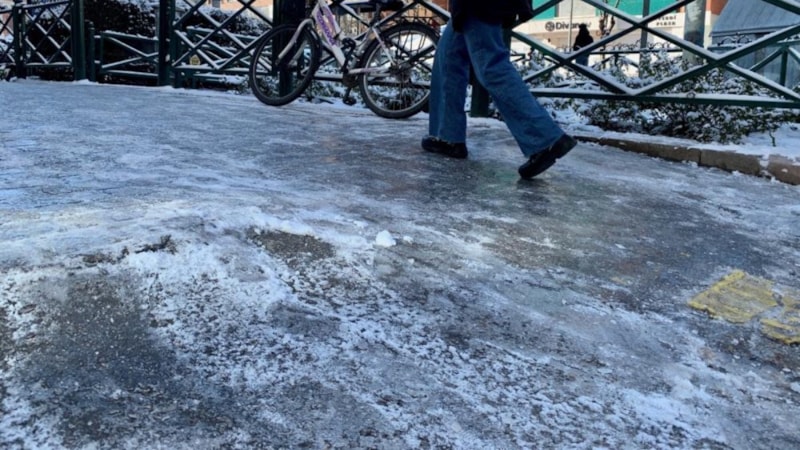 Eskişehir’de hava sıcaklığı sıfırın altına düştü! Cadde ve sokaklar buz tuttu
