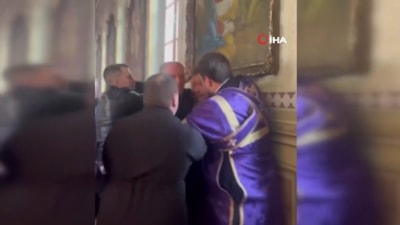 Ukrayna'da rahip ile Ukraynalı asker arasında kilisede ayin sırasında kavga çıktı