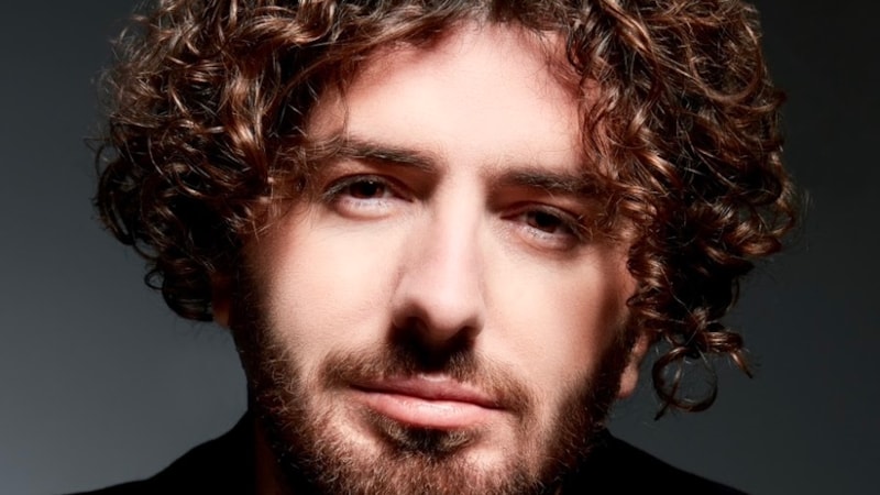 Hakan Mengüç’ün yazdığı Mutluluğu Sende Bulan Senindir kitabı