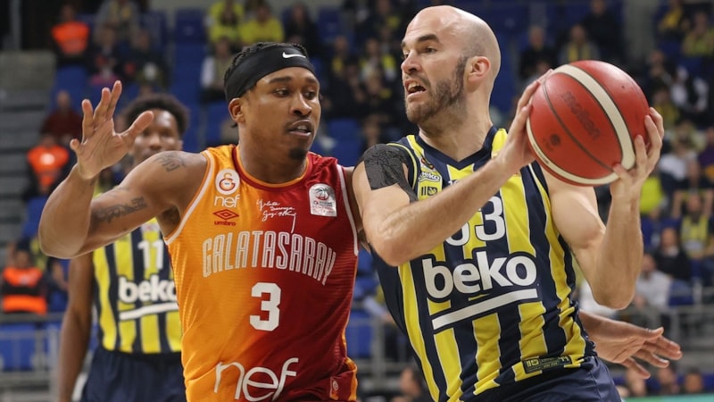 Fenerbahçe basketbol derbisinde Galatasaray'ı farklı yendi