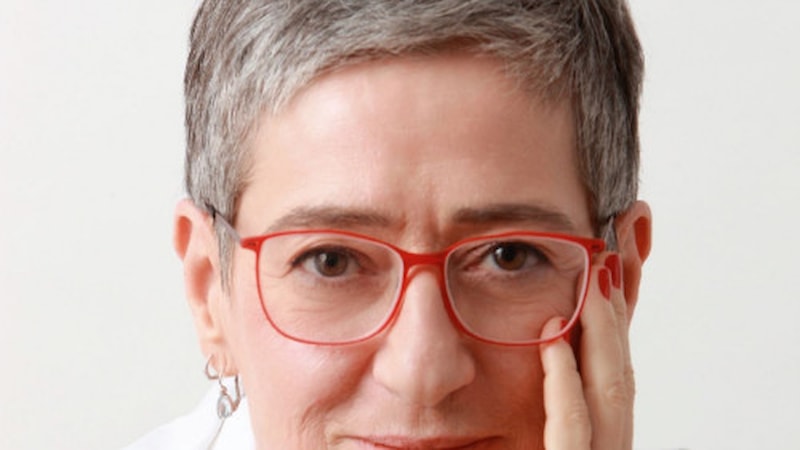 Ayfer Tunç'tan yenilikçi, ezber bozan bir roman: Kuru Kız