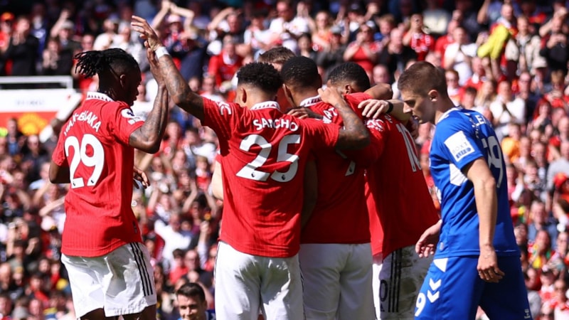 Manchester United, 29 şut çektiği maçta Everton'u 2 golle mağlup etti