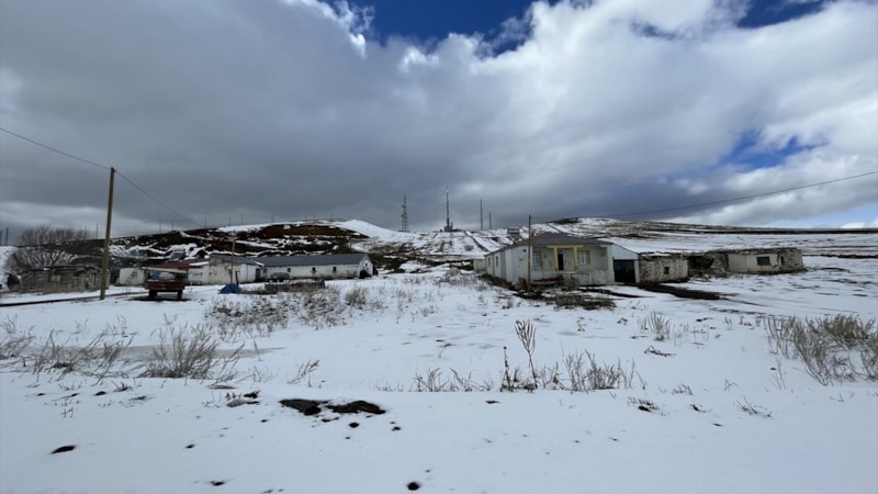 Kars'ta kar yağışı etkisini gösterdi: Köyler beyaz örtüyle kaplandı