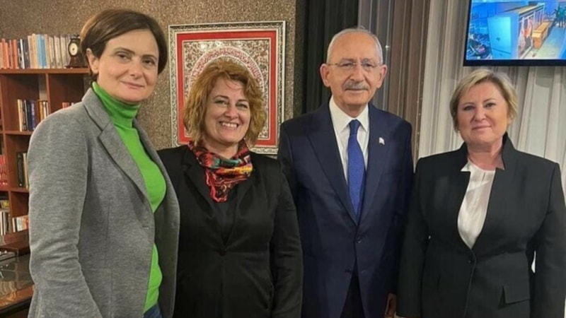 Kemal Kılıçdaroğlu'yla seccade üzerinde fotoğraf çektiren adaylar listelere giremedi