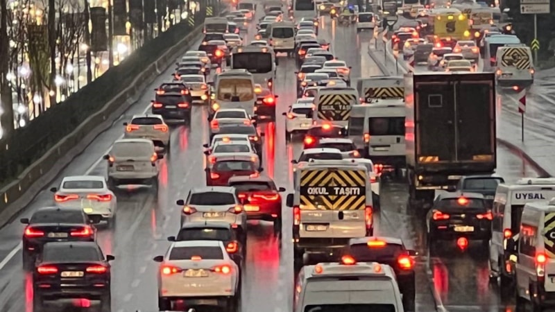 İstanbul'da yağmur etkisini gösterdi! Trafik yüzde 70'i geçti