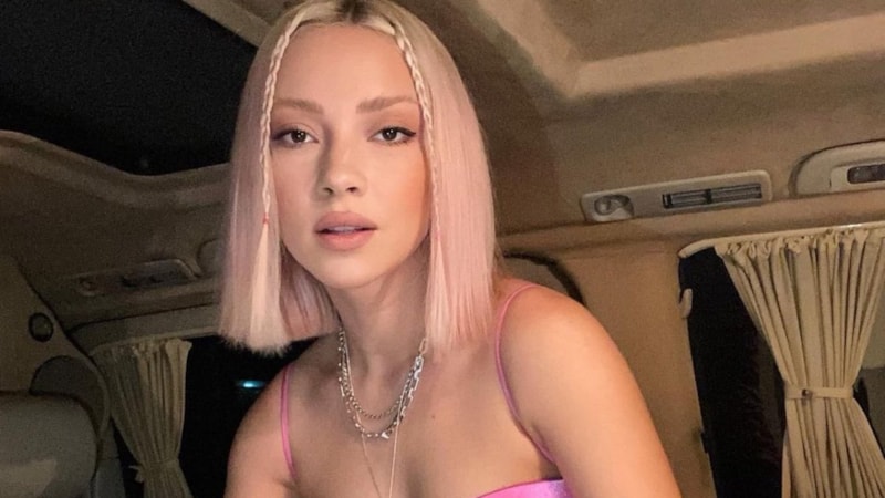 Ece Seçkin, iğne izlerini çiçekle kapattı