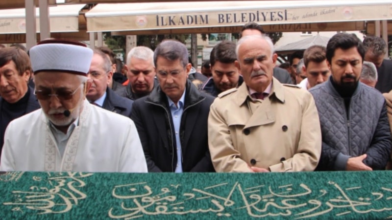 AK Partili Nurettin Canikli, ağabeyini toprağa verdi