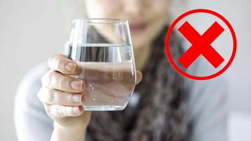 “Su içmenin zararı olmaz” demeyin! Herkes aynı hatayı yapıyor: İşte su içmemeniz gereken durumlar