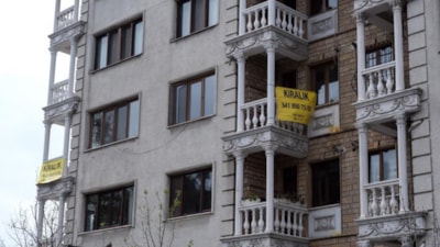 İstanbul'da fay hattına yakın ilçelerdeki eski daireler kiralardaki düşüşe rağmen boş kaldı