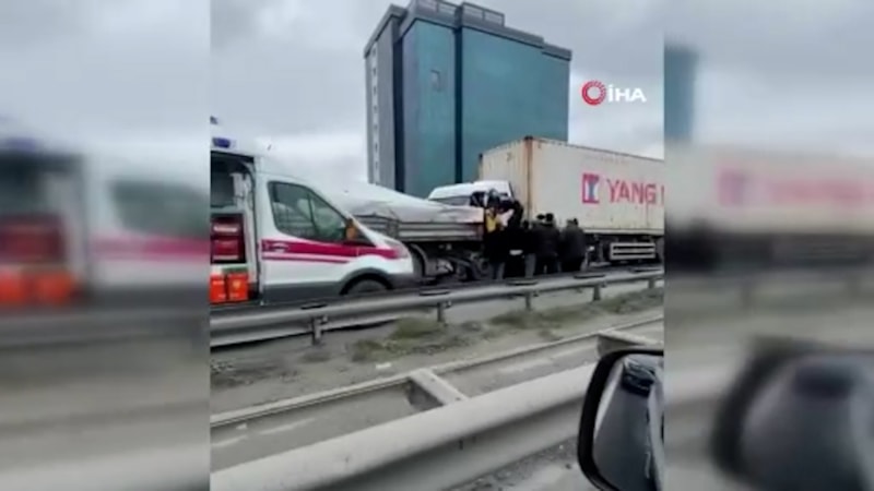 Haramidere TEM bağlantı yolunda kaza: İki tır çarpıştı