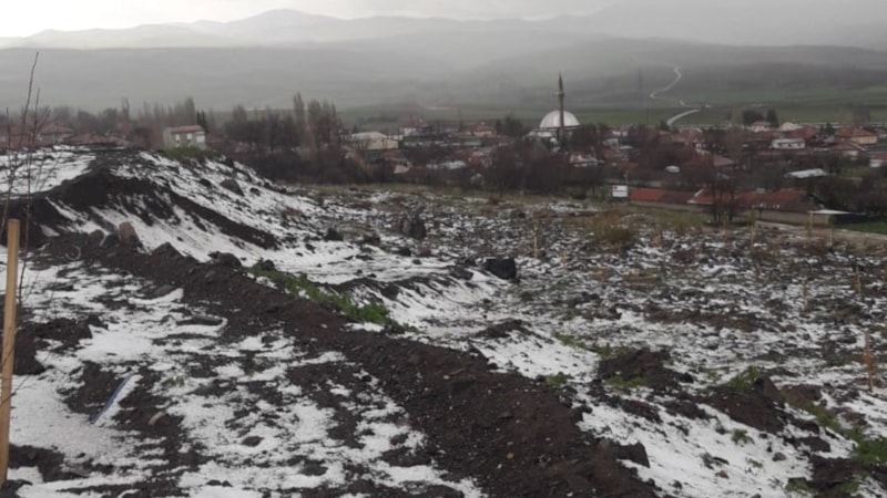 Sivas'ta aniden bastıran dolu yağışı hayatı olumsuz etkiledi