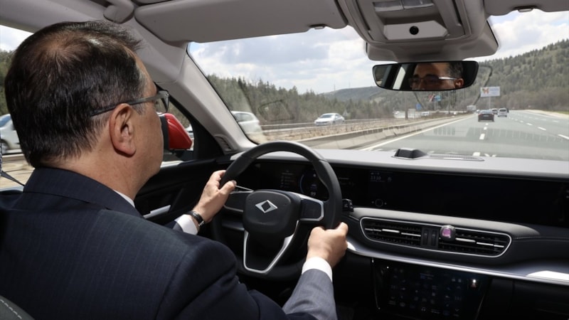 Fatih Dönmez Eskişehir seyahatide Togg'u kullandı: Türkiye'nin yüzyılına böyle bir otomobil yakışırdı