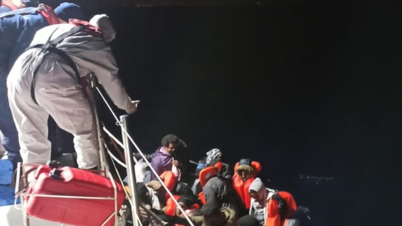 İzmir açıklarında göçmen hareketliliği: 68 düzensiz göçmen kurtarıldı